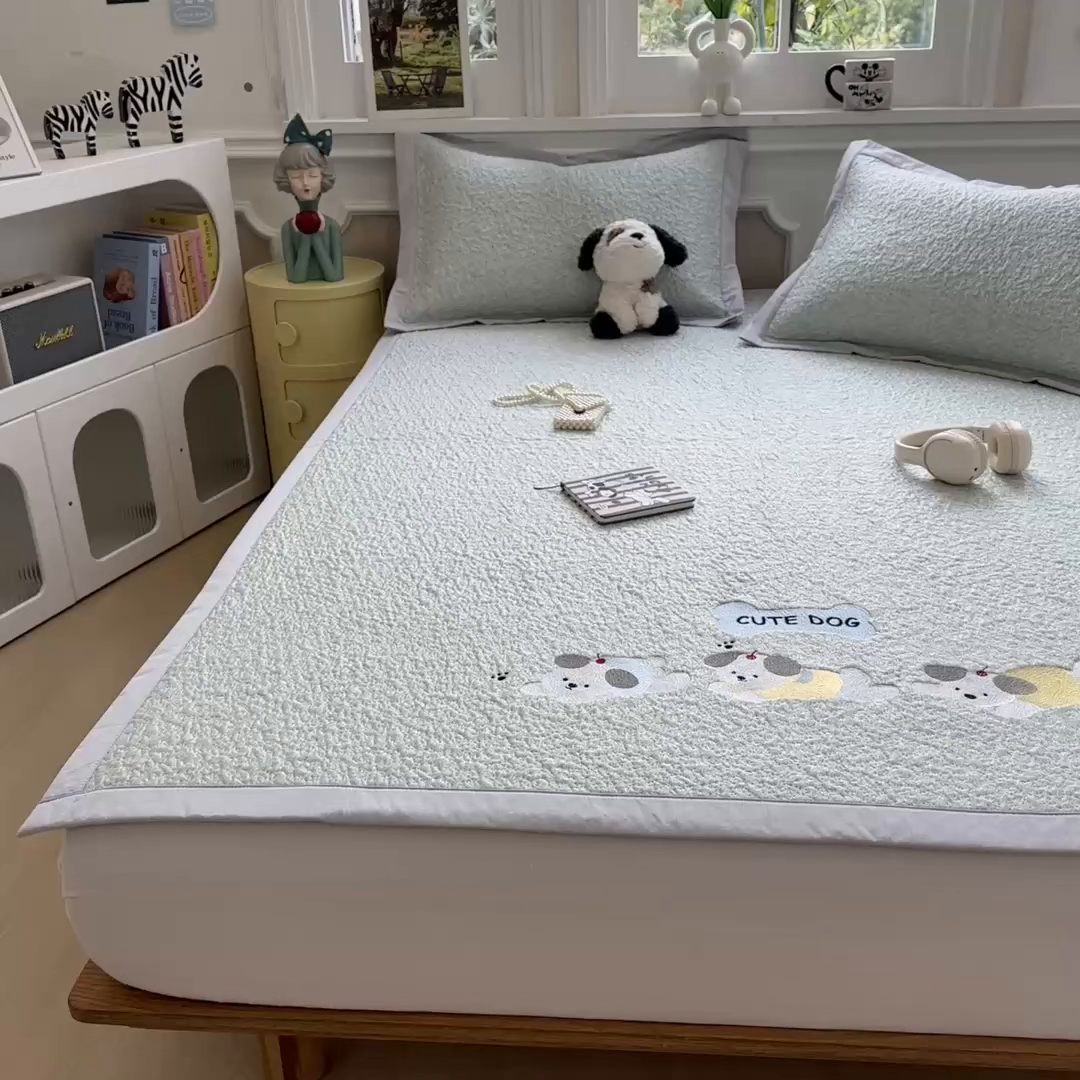 91家纺网 家纺一手货源 找家纺 莱家富 2026新款卡通夏天冰豆豆凉席三件套儿童单人冰丝席凉感值过0.21可机水洗宿舍空 床席款甜梦小熊