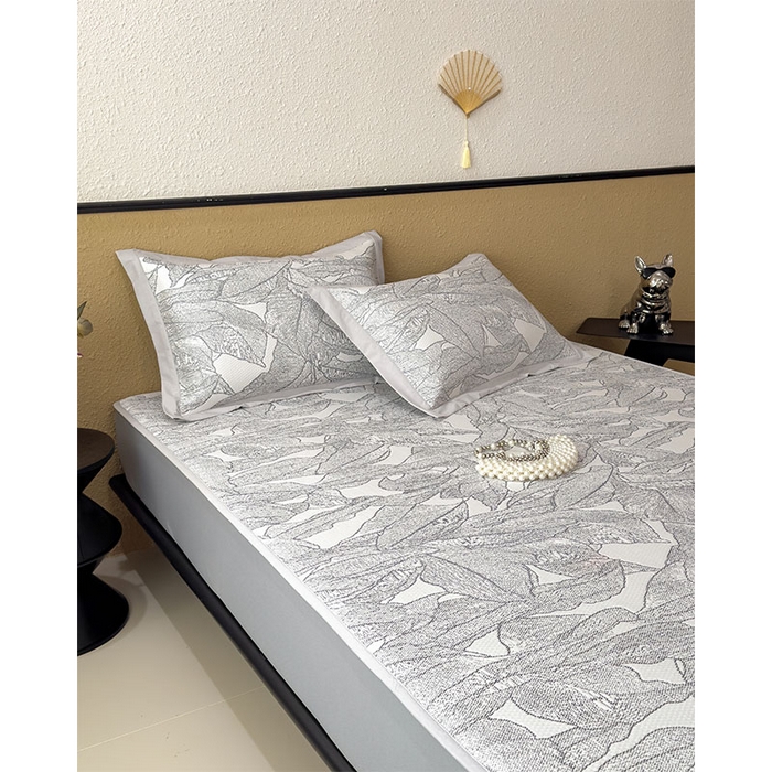 91家纺网 家纺一手货源 找家纺 莱家富 2026新款凉感过0.21夏天家用床单软席子可机洗空调席夏季高端华夫格凉席三件套 床笠款家大叶大-北欧深灰