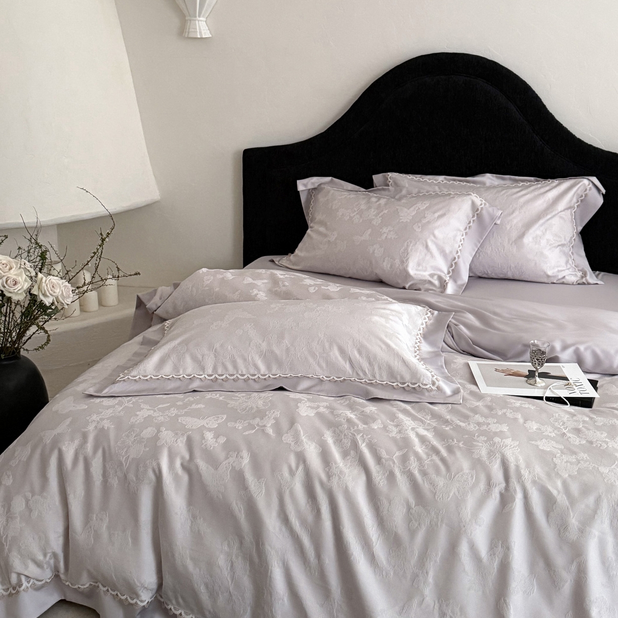 91家纺网 家纺一手货源 找家纺 爱缦 2026新款玫瑰蝶翼系列高精密金银丝天丝棉提花工艺款优质高端四件套 芋泥紫