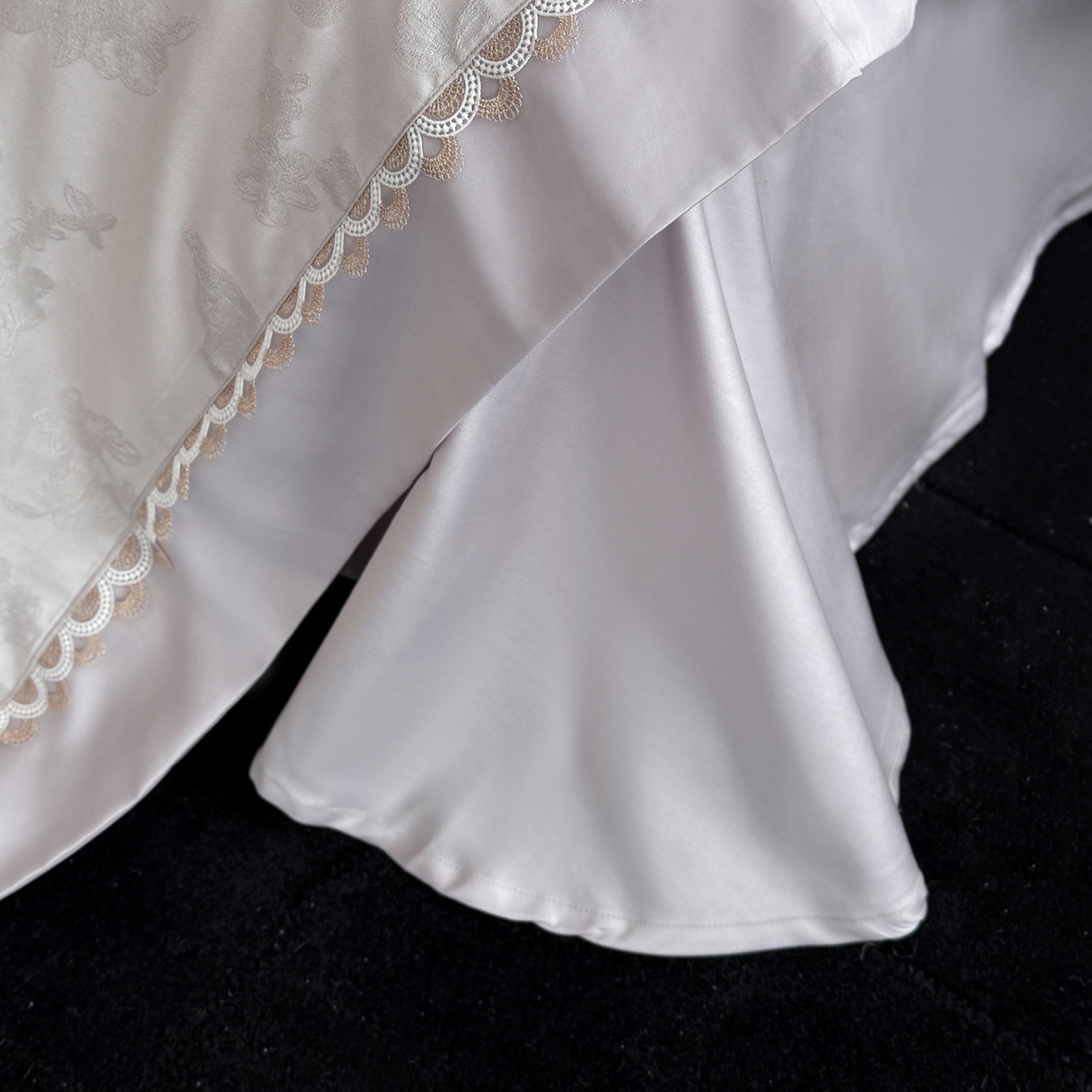 91家纺网 家纺一手货源 找家纺 爱缦 2026新款玫瑰蝶翼系列高精密金银丝天丝棉提花工艺款优质高端四件套 芋泥紫