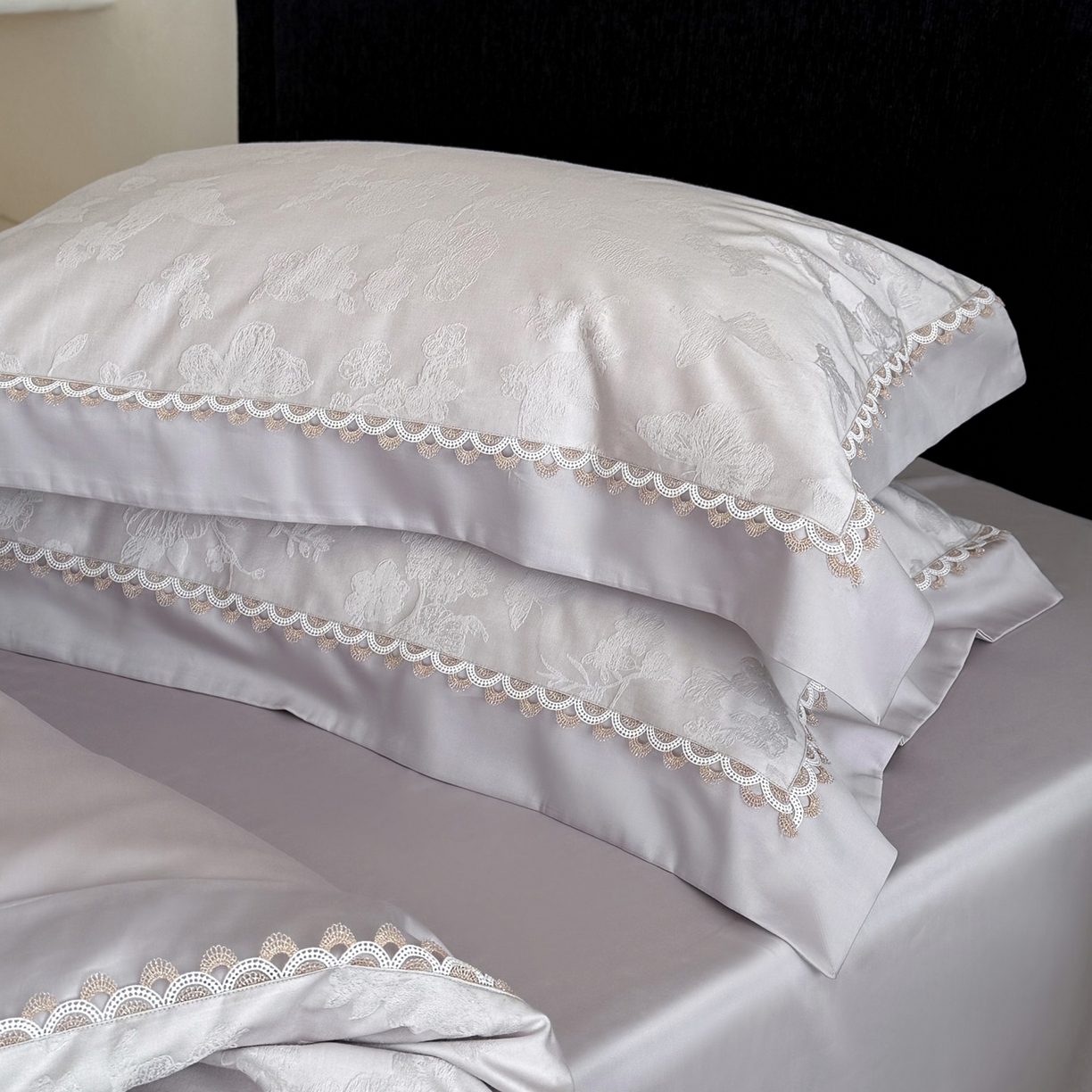 91家纺网 家纺一手货源 找家纺 爱缦 2026新款玫瑰蝶翼系列高精密金银丝天丝棉提花工艺款优质高端四件套 芋泥紫