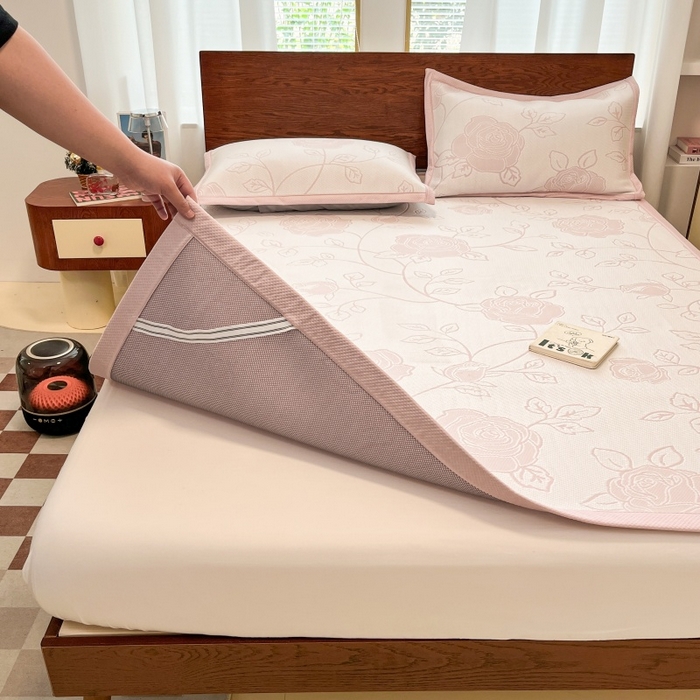 91家纺网 家纺一手货源 找家纺 川悦生活 2026新款PE凉感提花豆豆席平铺款三件套 沐月玫瑰-清粉