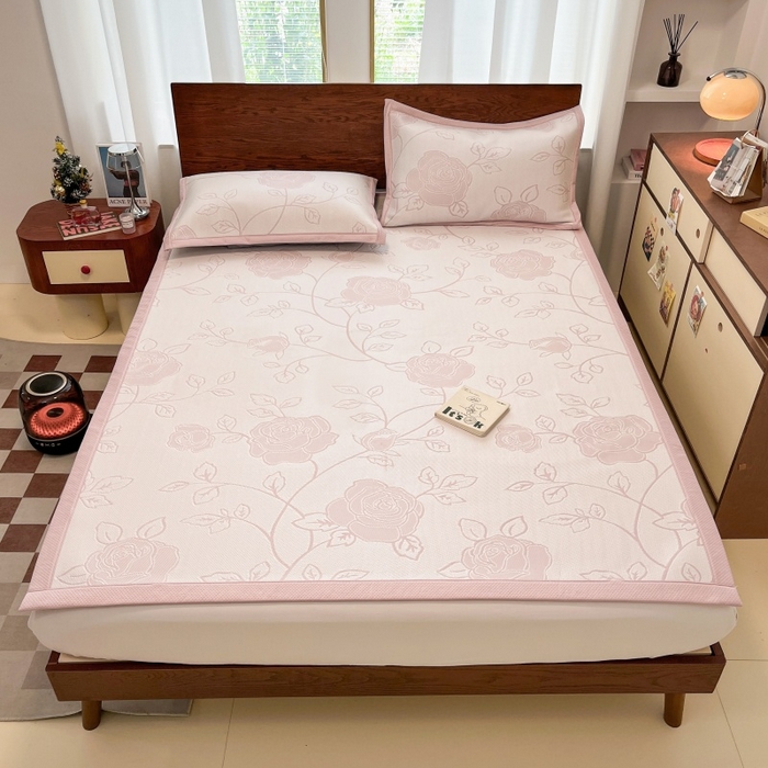 91家纺网 家纺一手货源 找家纺 川悦生活 2026新款PE凉感提花豆豆席平铺款三件套 沐月玫瑰-清粉