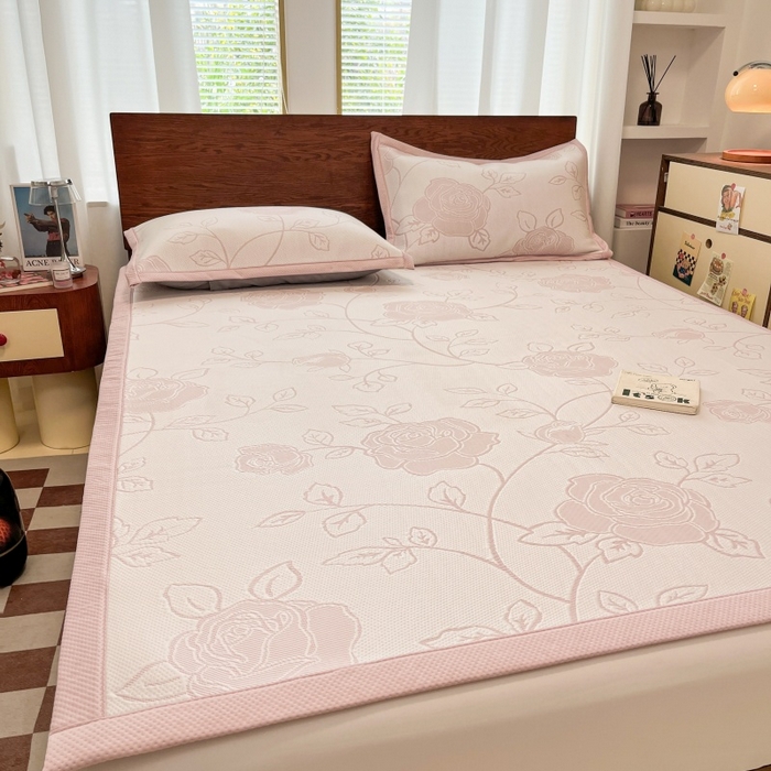 91家纺网 家纺一手货源 找家纺 川悦生活 2026新款PE凉感提花豆豆席平铺款三件套 沐月玫瑰-清粉