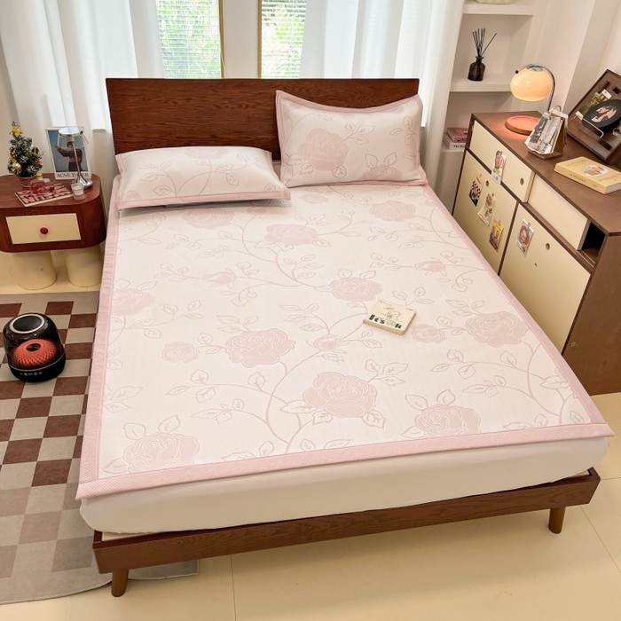 91家纺网 家纺一手货源 找家纺 川悦生活 2026新款PE凉感提花豆豆席平铺款三件套 沐月玫瑰-清粉