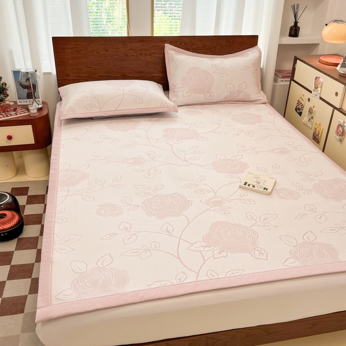 91家纺网 家纺一手货源 找家纺 川悦生活 2026新款PE凉感提花豆豆席平铺款三件套 沐月玫瑰-清粉