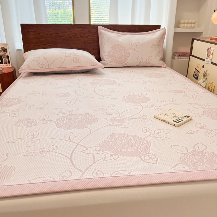 91家纺网 家纺一手货源 找家纺 川悦生活 2026新款PE凉感提花豆豆席平铺款三件套 沐月玫瑰-清粉