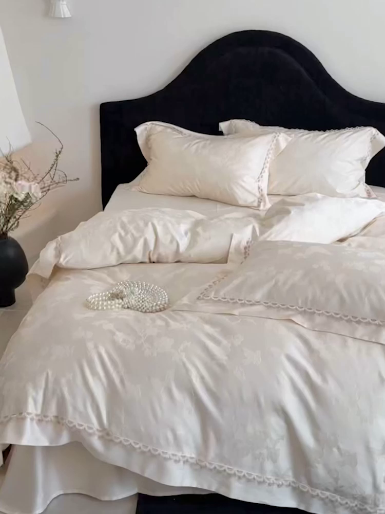 91家纺网 家纺一手货源 找家纺 爱缦 2026新款玫瑰蝶翼系列高精密金银丝天丝棉提花工艺款优质高端四件套 云朵白