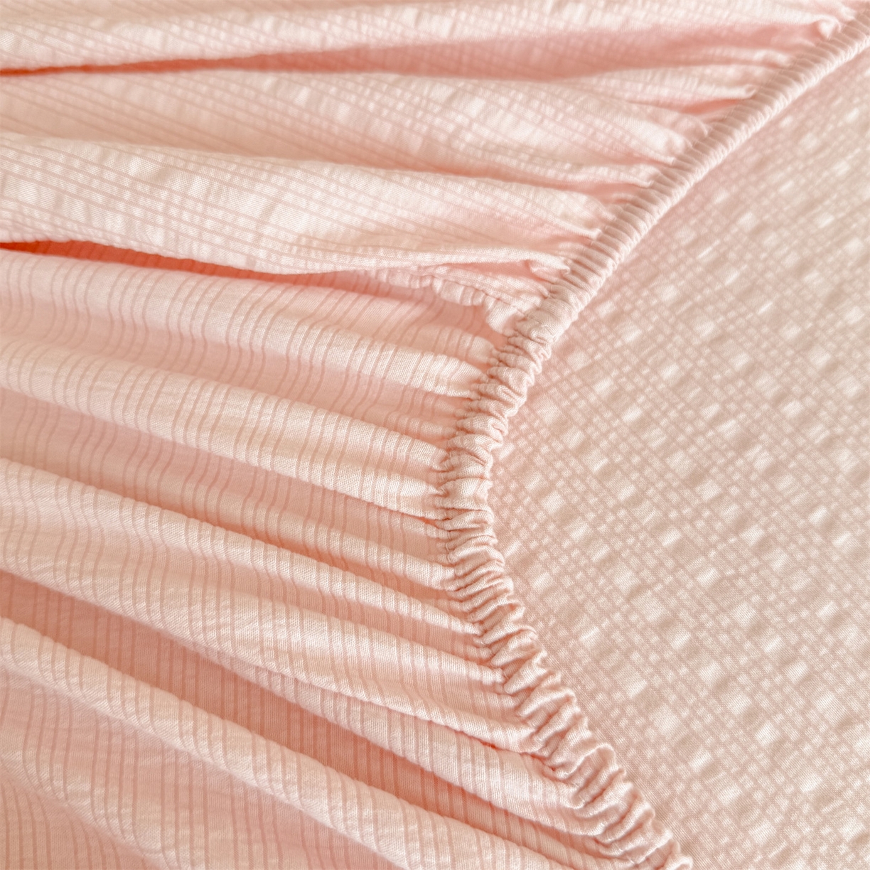 91家纺网 家纺一手货源 找家纺 女子家纺 2026新款亲肤泡芙纱印花床笠单床笠床笠单件 芙蓉粉