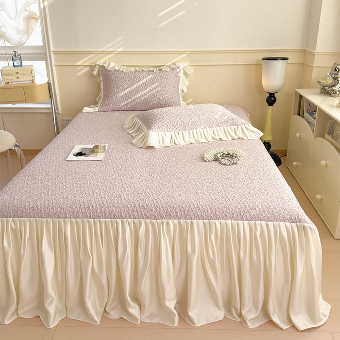 91家纺网 家纺一手货源 找家纺 莱家富 2026新款夏季凉感公主风冰豆豆花边凉席床裙款凉感值过0.21三件套可机洗冰丝空 豆豆物语-流连紫