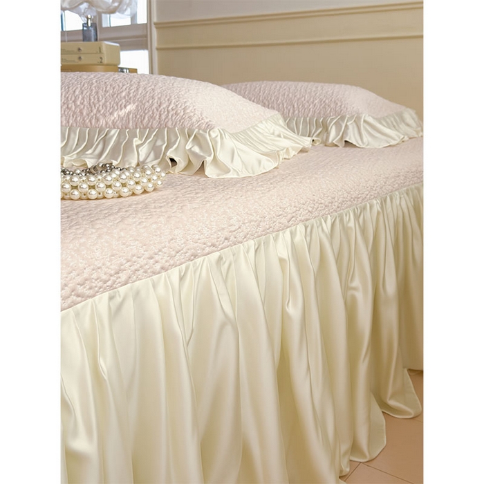 91家纺网 家纺一手货源 找家纺 莱家富 2026新款夏季凉感公主风冰豆豆花边凉席床裙款凉感值过0.21三件套可机洗冰丝空 豆豆物语-芭蕾粉