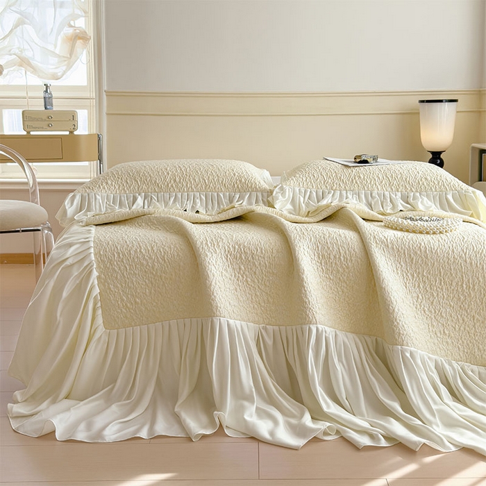 91家纺网 家纺一手货源 找家纺 莱家富 2026新款夏季凉感公主风冰豆豆花边凉席床裙款凉感值过0.21三件套可机洗冰丝空 豆豆物语-奶白