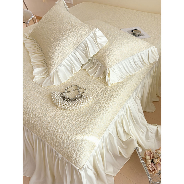 91家纺网 家纺一手货源 找家纺 莱家富 2026新款夏季凉感公主风冰豆豆花边凉席床裙款凉感值过0.21三件套可机洗冰丝空 豆豆物语-奶白