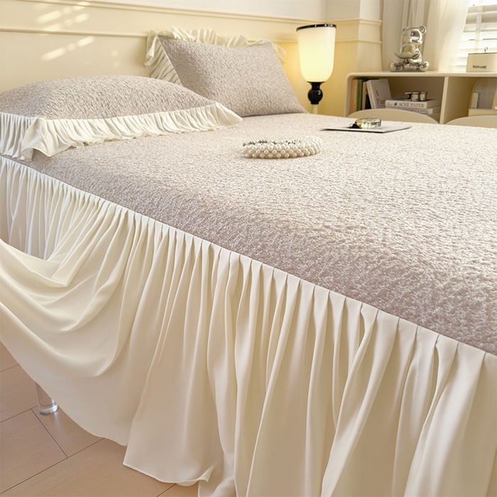 91家纺网 家纺一手货源 找家纺 莱家富 2026新款夏季凉感公主风冰豆豆花边凉席床裙款凉感值过0.21三件套可机洗冰丝空 豆豆物语-奶咖