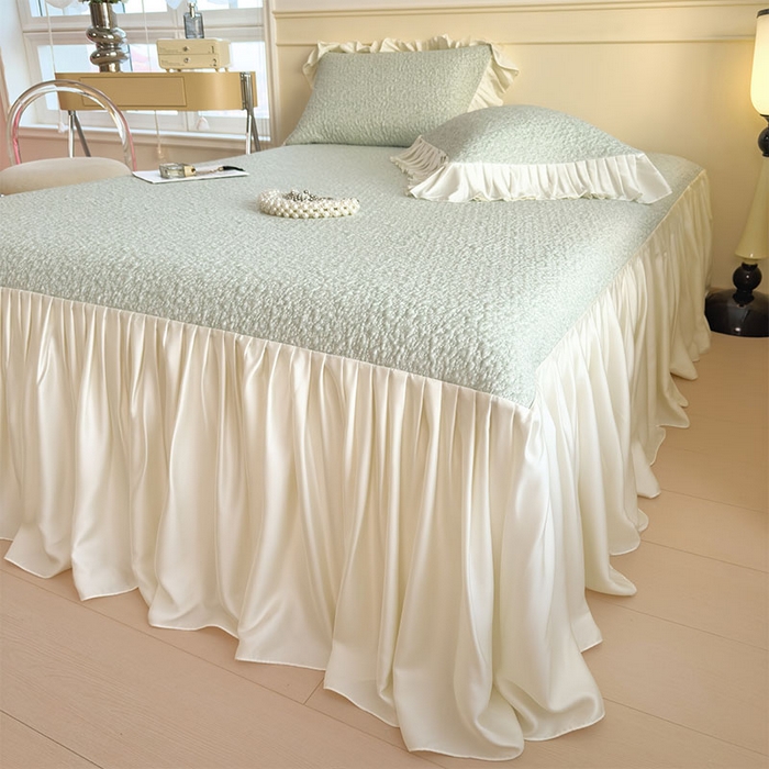 91家纺网 家纺一手货源 找家纺 莱家富 2026新款夏季凉感公主风冰豆豆花边凉席床裙款凉感值过0.21三件套可机洗冰丝空 豆豆物语-飘飘绿