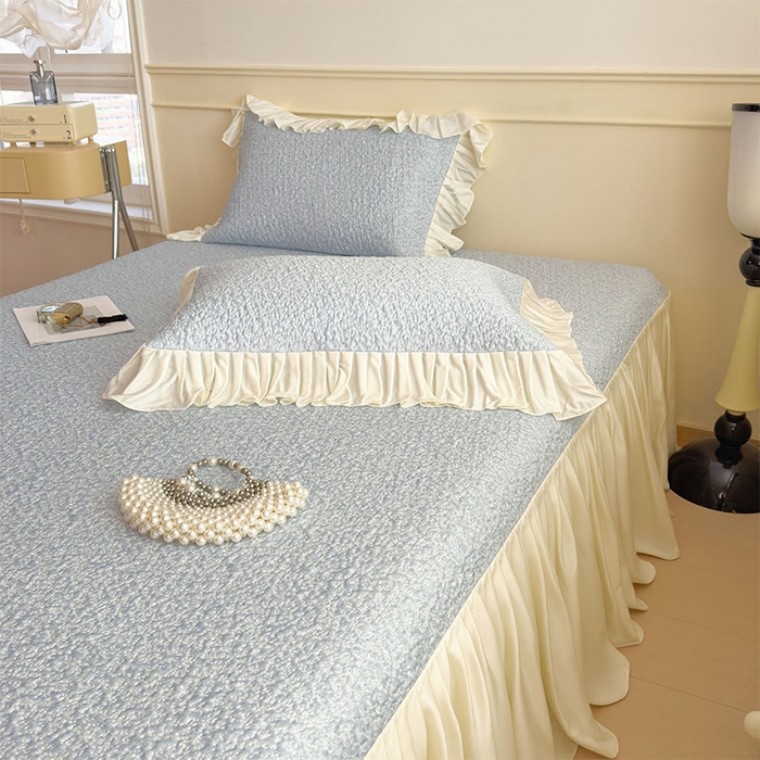 91家纺网 家纺一手货源 找家纺 莱家富 2026新款夏季凉感公主风冰豆豆花边凉席床裙款凉感值过0.21三件套可机洗冰丝空 豆豆物语-天空蓝