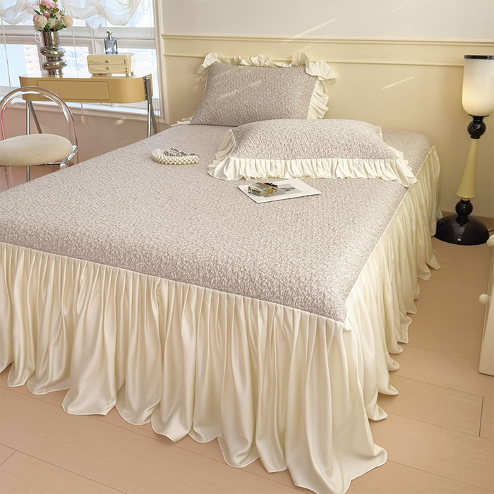 91家纺网 家纺一手货源 找家纺 莱家富 2026新款夏季凉感公主风冰豆豆花边凉席床裙款凉感值过0.21三件套可机洗冰丝空 豆豆物语-奶咖