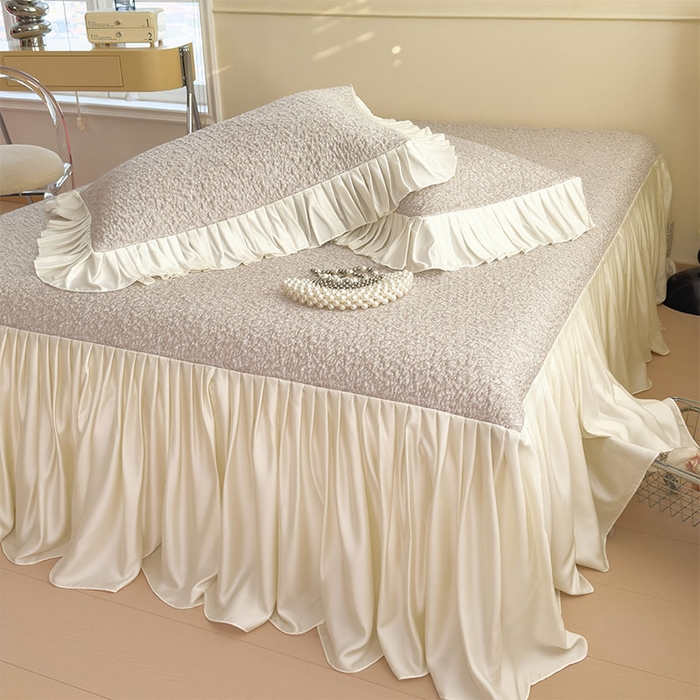 91家纺网 家纺一手货源 找家纺 莱家富 2026新款夏季凉感公主风冰豆豆花边凉席床裙款凉感值过0.21三件套可机洗冰丝空 豆豆物语-奶咖