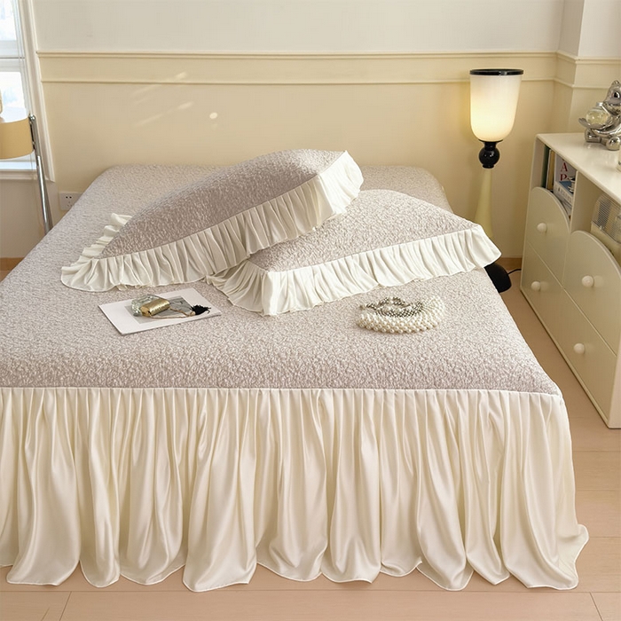 91家纺网 家纺一手货源 找家纺 莱家富 2026新款夏季凉感公主风冰豆豆花边凉席床裙款凉感值过0.21三件套可机洗冰丝空 豆豆物语-奶咖