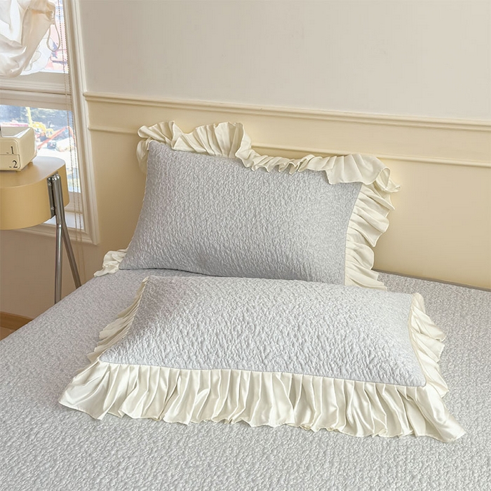 91家纺网 家纺一手货源 找家纺 莱家富 2026新款夏季凉感公主风冰豆豆花边凉席床裙款凉感值过0.21三件套可机洗冰丝空 豆豆物语-微微蓝