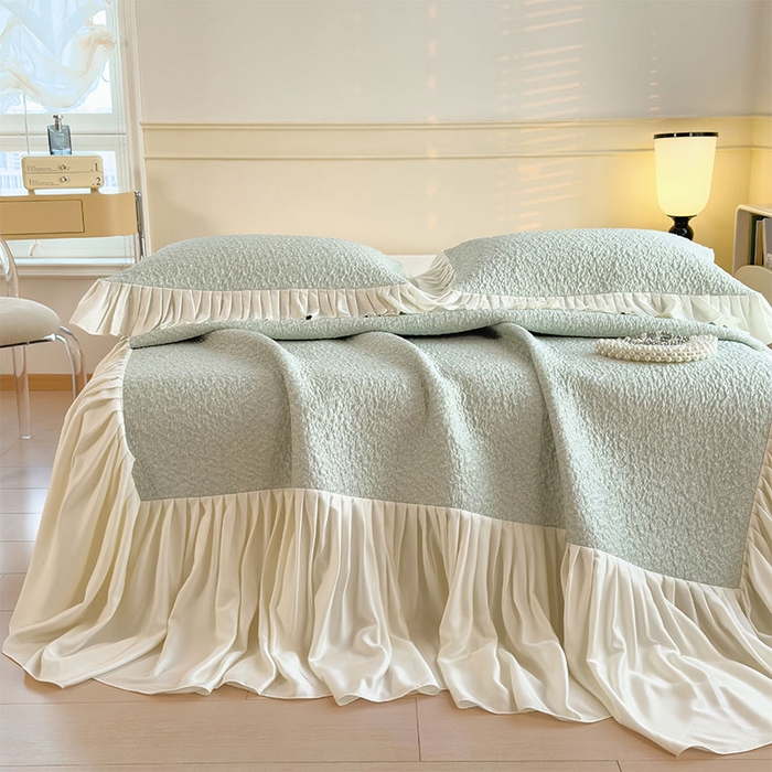 91家纺网 家纺一手货源 找家纺 莱家富 2026新款夏季凉感公主风冰豆豆花边凉席床裙款凉感值过0.21三件套可机洗冰丝空 豆豆物语-飘飘绿