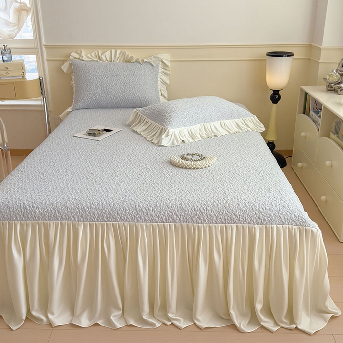 91家纺网 家纺一手货源 找家纺 莱家富 2026新款夏季凉感公主风冰豆豆花边凉席床裙款凉感值过0.21三件套可机洗冰丝空 豆豆物语-微微蓝