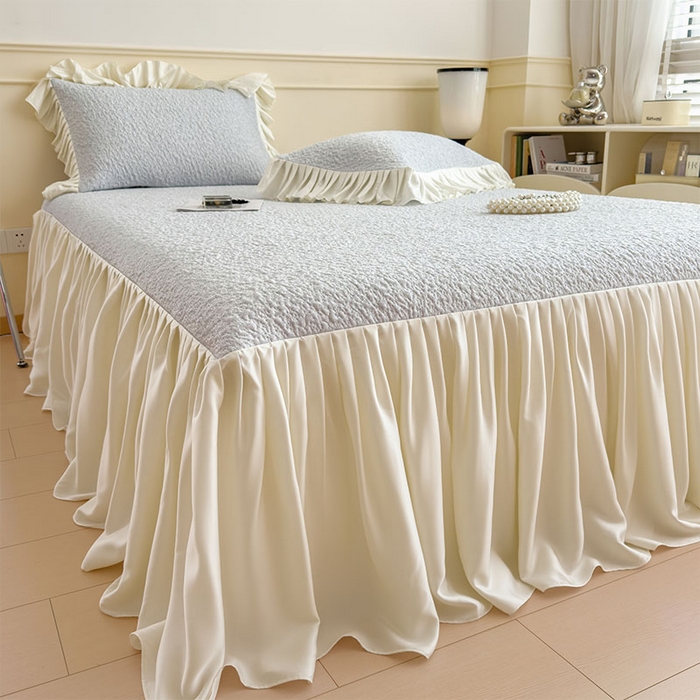 91家纺网 家纺一手货源 找家纺 莱家富 2026新款夏季凉感公主风冰豆豆花边凉席床裙款凉感值过0.21三件套可机洗冰丝空 豆豆物语-微微蓝