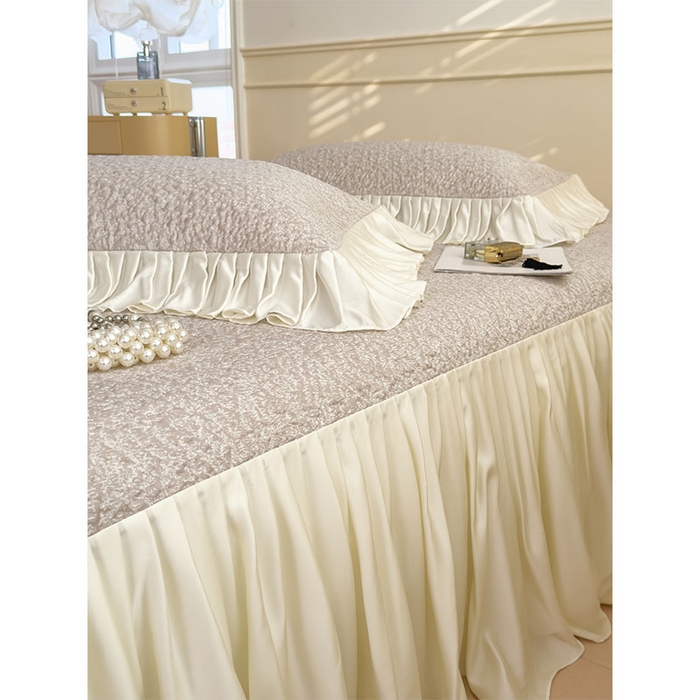 91家纺网 家纺一手货源 找家纺 莱家富 2026新款夏季凉感公主风冰豆豆花边凉席床裙款凉感值过0.21三件套可机洗冰丝空 豆豆物语-奶咖