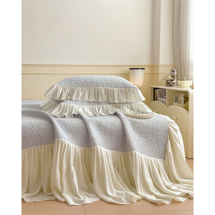 91家纺网 家纺一手货源 找家纺 莱家富 2026新款夏季凉感公主风冰豆豆花边凉席床裙款凉感值过0.21三件套可机洗冰丝空 豆豆物语-微微蓝