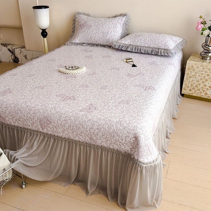 91家纺网 家纺一手货源 找家纺 莱家富 2026新款公主风凉感值过0.21空调席子软席冰豆豆凉席三件套-蝴蝶床裙款 蝶舞花语-雾雅紫