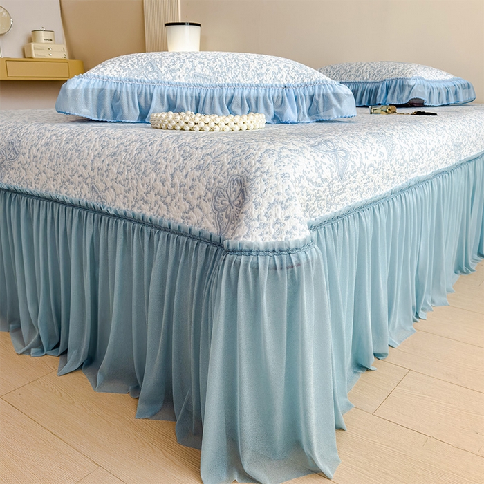 91家纺网 家纺一手货源 找家纺 莱家富 2026新款公主风凉感值过0.21空调席子软席冰豆豆凉席三件套-蝴蝶床裙款 蝶舞花语-清新蓝