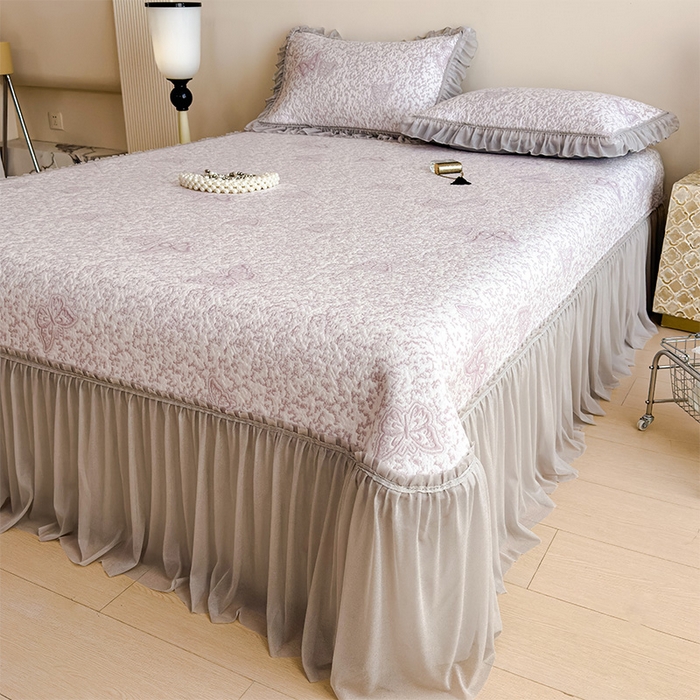 91家纺网 家纺一手货源 找家纺 莱家富 2026新款公主风凉感值过0.21空调席子软席冰豆豆凉席三件套-蝴蝶床裙款 蝶舞花语-雾雅紫