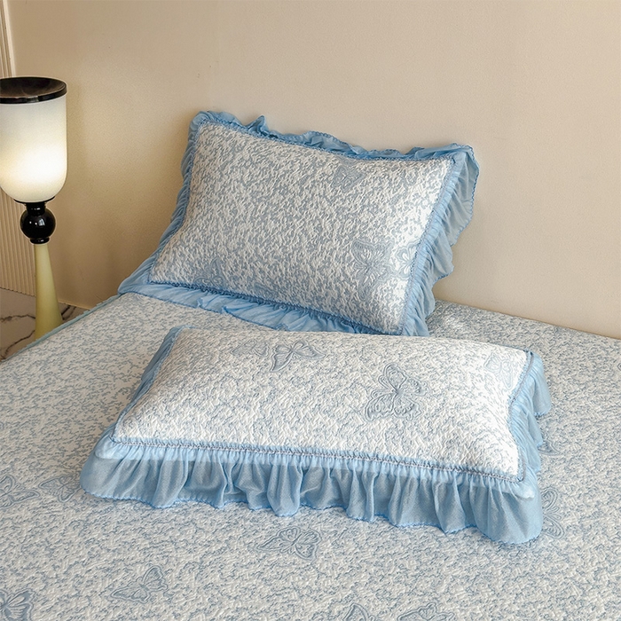 91家纺网 家纺一手货源 找家纺 莱家富 2026新款公主风凉感值过0.21空调席子软席冰豆豆凉席三件套-蝴蝶床裙款 蝶舞花语-清新蓝