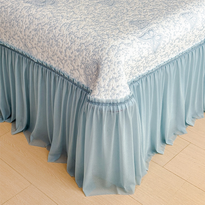 91家纺网 家纺一手货源 找家纺 莱家富 2026新款公主风凉感值过0.21空调席子软席冰豆豆凉席三件套-蝴蝶床裙款 蝶舞花语-清新蓝