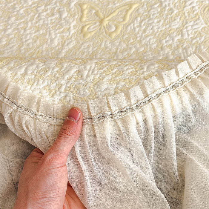 91家纺网 家纺一手货源 找家纺 莱家富 2026新款公主风凉感值过0.21空调席子软席冰豆豆凉席三件套-蝴蝶床裙款 蝶舞花语-泡泡黄