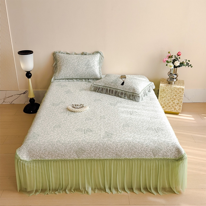 91家纺网 家纺一手货源 找家纺 莱家富 2026新款公主风凉感值过0.21空调席子软席冰豆豆凉席三件套-蝴蝶床裙款 蝶舞花语-森林绿