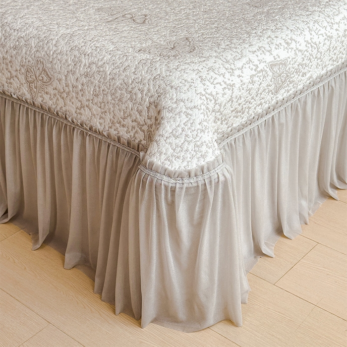 91家纺网 家纺一手货源 找家纺 莱家富 2026新款公主风凉感值过0.21空调席子软席冰豆豆凉席三件套-蝴蝶床裙款 蝶舞花语-星空咖