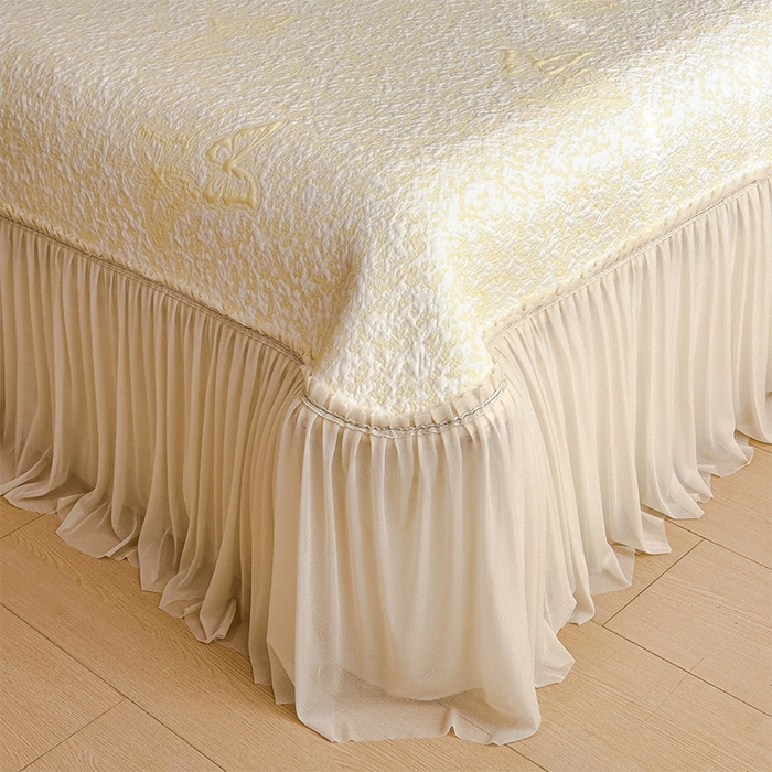 91家纺网 家纺一手货源 找家纺 莱家富 2026新款公主风凉感值过0.21空调席子软席冰豆豆凉席三件套-蝴蝶床裙款 蝶舞花语-泡泡黄