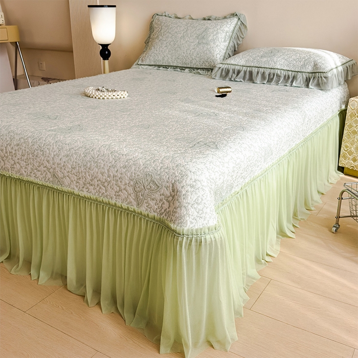 91家纺网 家纺一手货源 找家纺 莱家富 2026新款公主风凉感值过0.21空调席子软席冰豆豆凉席三件套-蝴蝶床裙款 蝶舞花语-森林绿