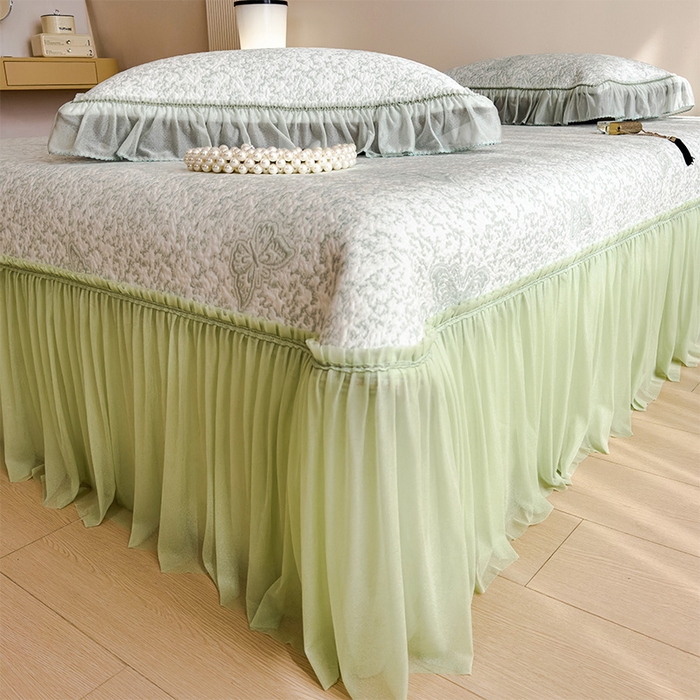 91家纺网 家纺一手货源 找家纺 莱家富 2026新款公主风凉感值过0.21空调席子软席冰豆豆凉席三件套-蝴蝶床裙款 蝶舞花语-森林绿