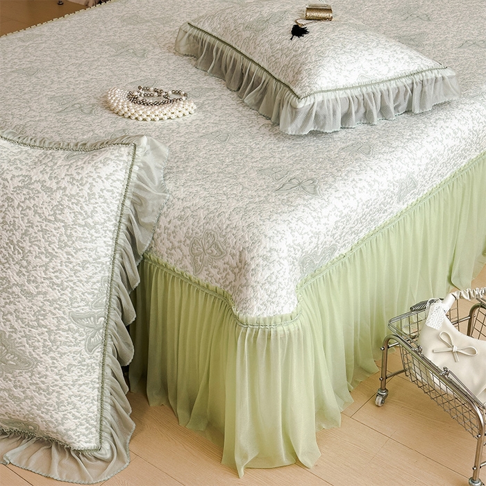 91家纺网 家纺一手货源 找家纺 莱家富 2026新款公主风凉感值过0.21空调席子软席冰豆豆凉席三件套-蝴蝶床裙款 蝶舞花语-森林绿