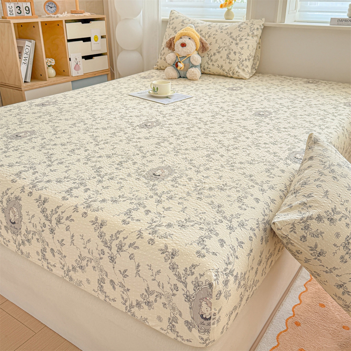 91家纺网 家纺一手货源 找家纺 女子家纺 2026新款亲肤泡芙纱印花床笠单床笠床笠单件 花之秘境