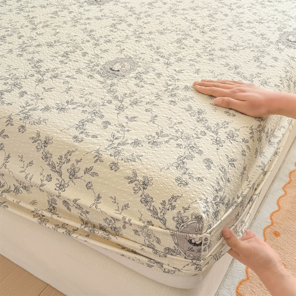 91家纺网 家纺一手货源 找家纺 女子家纺 2026新款亲肤泡芙纱印花床笠单床笠床笠单件 花之秘境