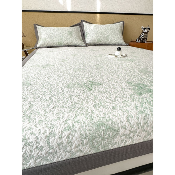 91家纺网 家纺一手货源 找家纺 莱家富 2026新款公主风凉感值过0.21空调席子软席冰豆豆凉席三件套-蝴蝶蝶舞花语系列 床席款蝶舞花语-森林绿