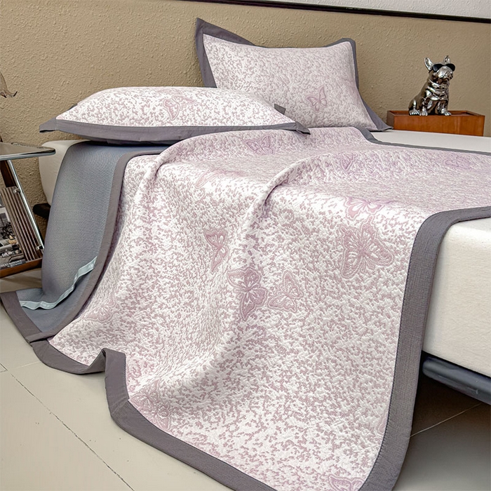 91家纺网 家纺一手货源 找家纺 莱家富 2026新款公主风凉感值过0.21空调席子软席冰豆豆凉席三件套-蝴蝶蝶舞花语系列 床席款蝶舞花语-雾雅紫