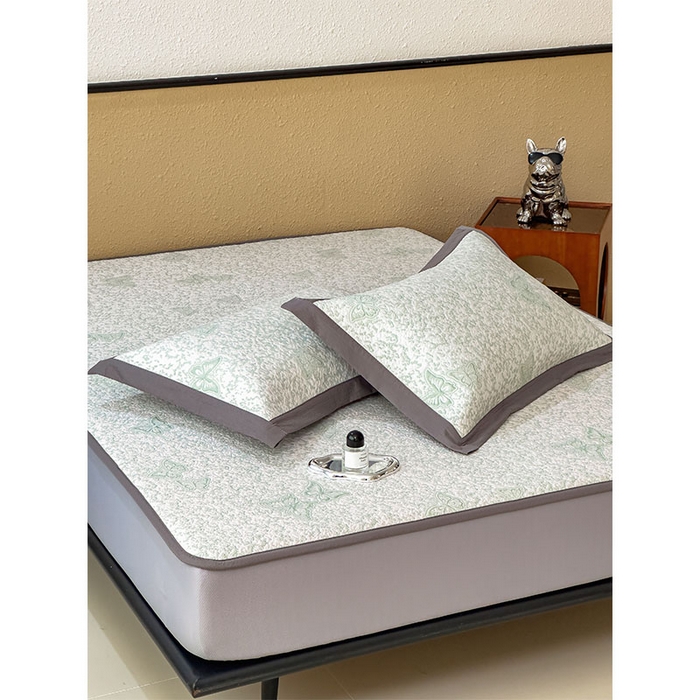 91家纺网 家纺一手货源 找家纺 莱家富 2026新款公主风凉感值过0.21空调席子软席冰豆豆凉席三件套-蝴蝶蝶舞花语系列 床笠款蝶舞花语-森林绿