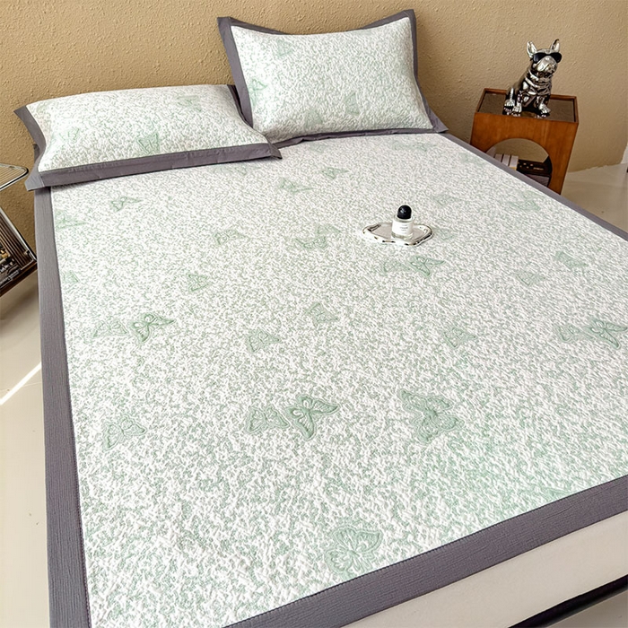 91家纺网 家纺一手货源 找家纺 莱家富 2026新款公主风凉感值过0.21空调席子软席冰豆豆凉席三件套-蝴蝶蝶舞花语系列 床席款蝶舞花语-森林绿