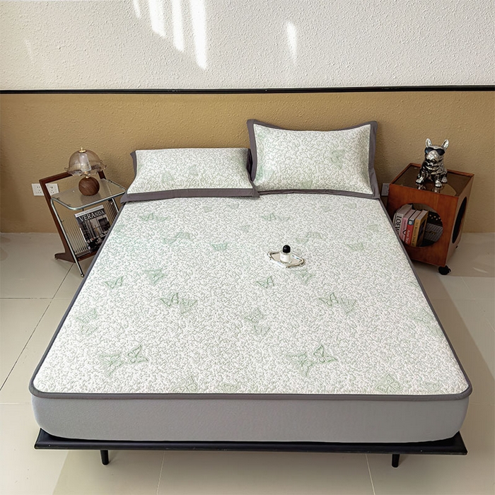 91家纺网 家纺一手货源 找家纺 莱家富 2026新款公主风凉感值过0.21空调席子软席冰豆豆凉席三件套-蝴蝶蝶舞花语系列 床笠款蝶舞花语-森林绿