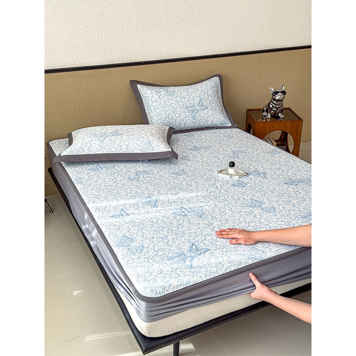 91家纺网 家纺一手货源 找家纺 莱家富 2026新款公主风凉感值过0.21空调席子软席冰豆豆凉席三件套-蝴蝶蝶舞花语系列 床笠款蝶舞花语-清新蓝