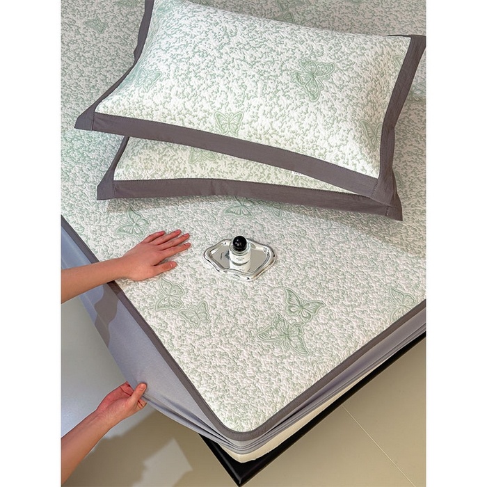 91家纺网 家纺一手货源 找家纺 莱家富 2026新款公主风凉感值过0.21空调席子软席冰豆豆凉席三件套-蝴蝶蝶舞花语系列 床笠款蝶舞花语-森林绿